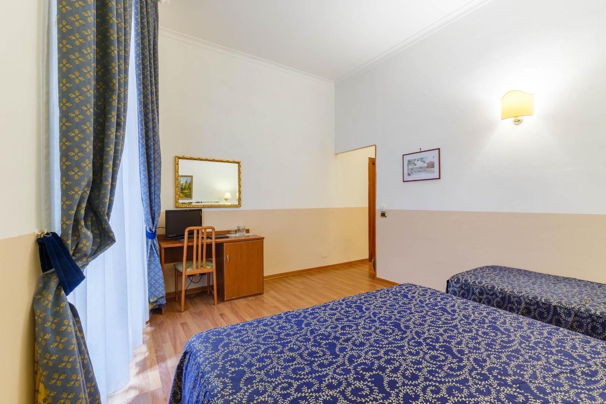 Hotel Paris — Foto 3